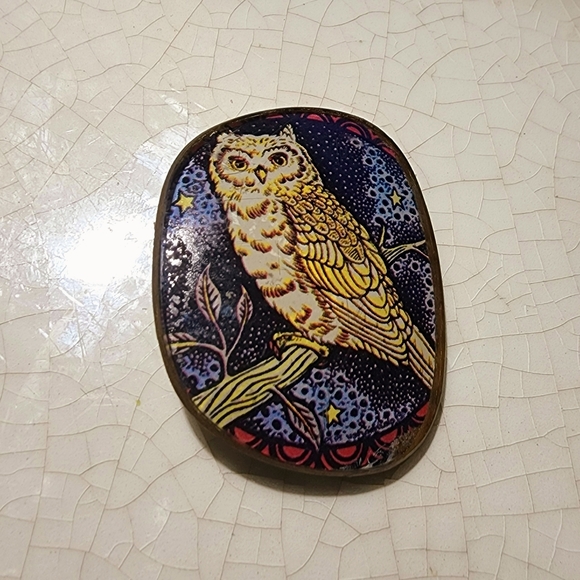 Handmade decoupage owl resin brooch - Picture 4 of 6